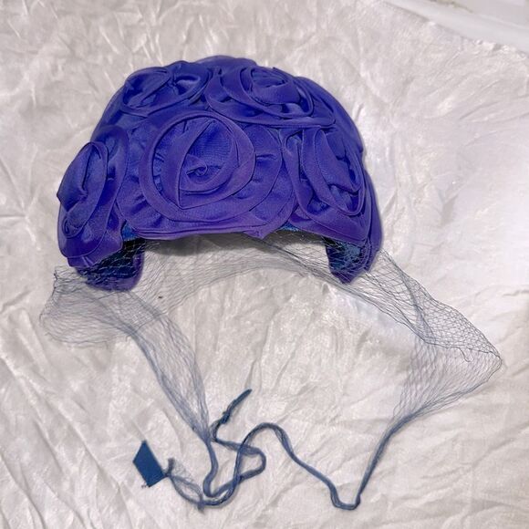 Vintage 50s/60s Purple Floral Hat with netting ties - Picture 6 of 7